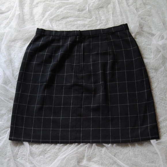 Black with White box print mini skirt - Picture 2 of 2
